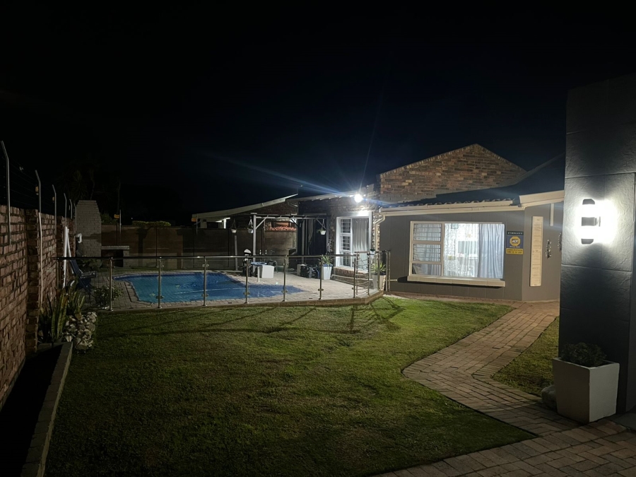 6 Bedroom Property for Sale in Sherwood Eastern Cape